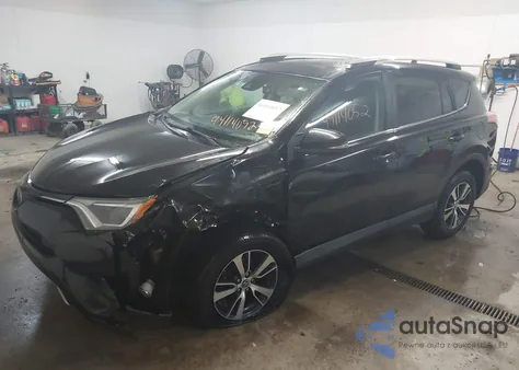 2018 Toyota Rav4 Xle z USA, uszkodzony, nr VIN 2T3RFREV4JW791838